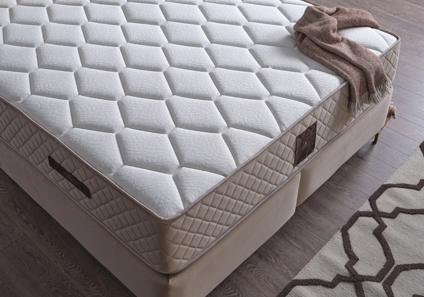 Lit Coffre Design Capitonné Velours Beige - LILIT